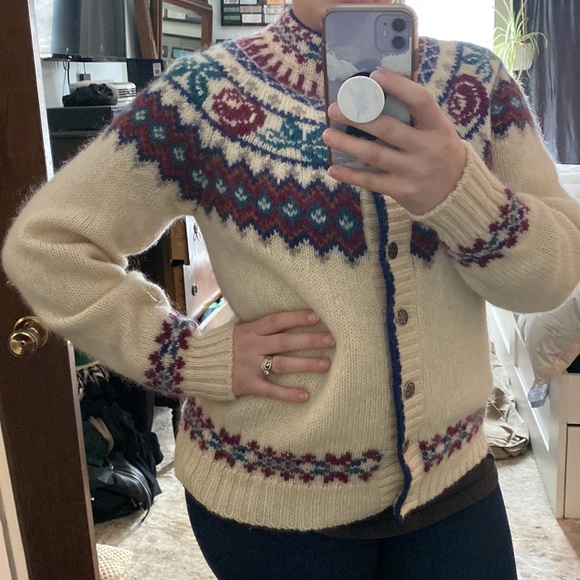 Vintage Woolrich button up sweater. - Picture 15 of 16